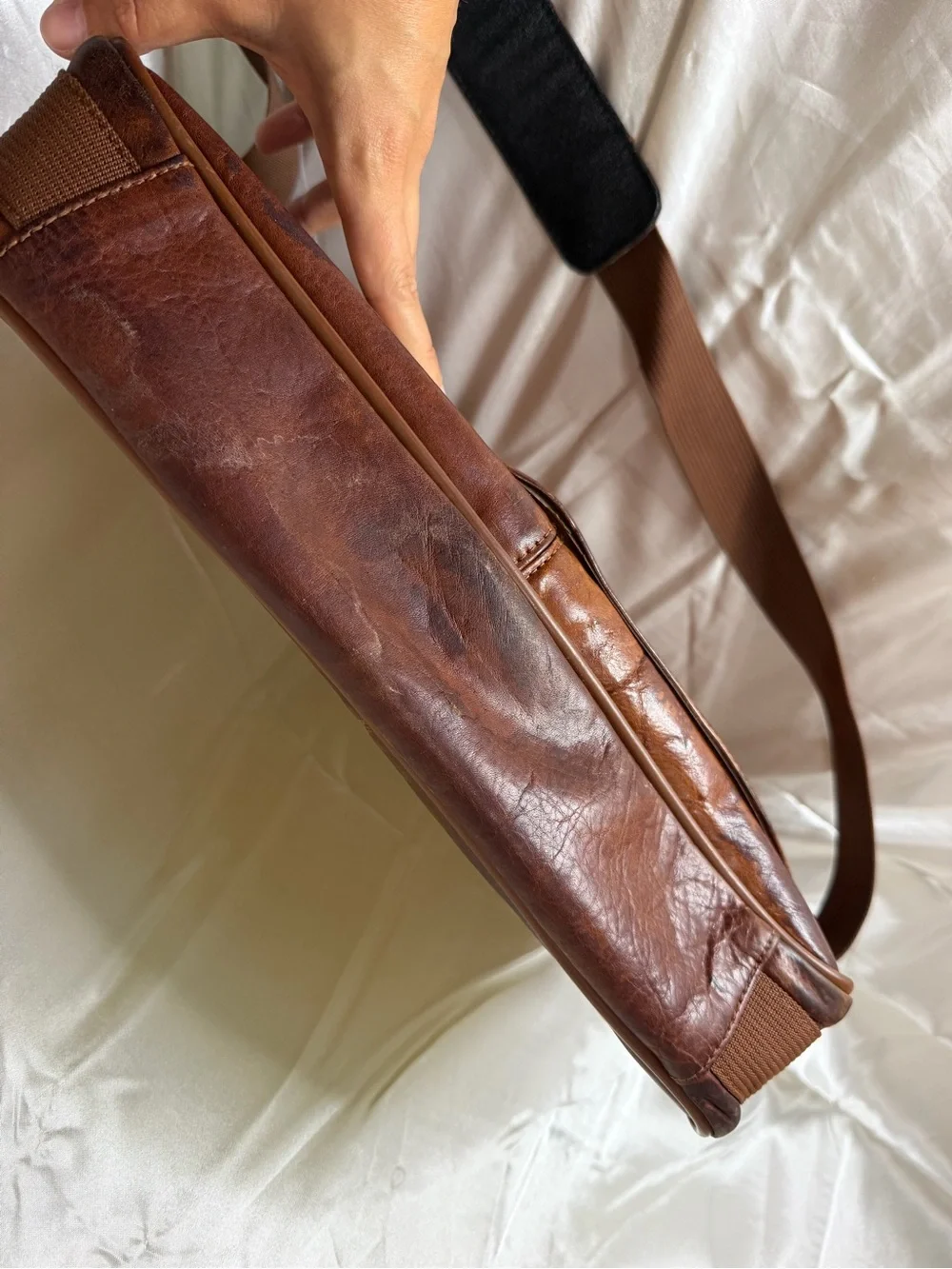 Wilsons Leather Brown Distressed Messenger Bag Laptop Briefcase Vintage Patina